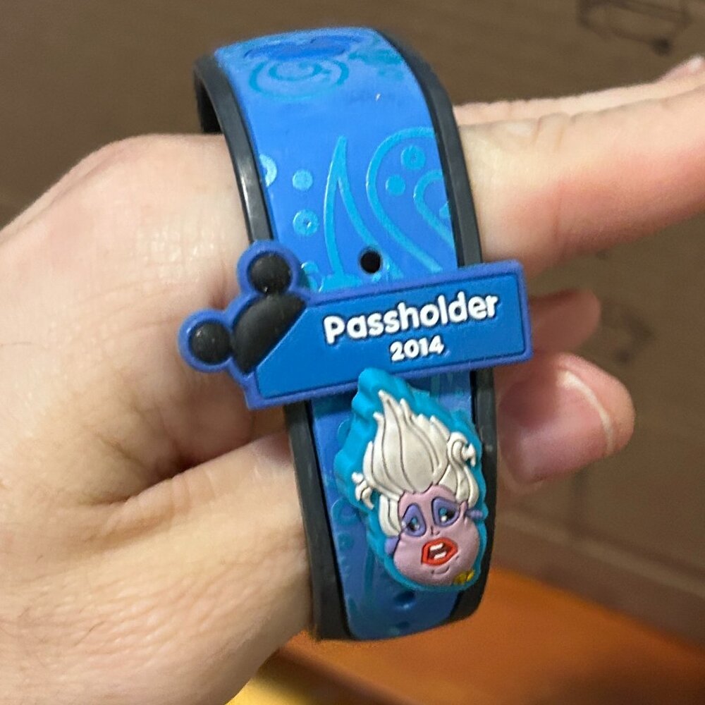 Disney 2014‎ Passholder Little Mermaid Ariel Blue MagicBand w. Ursula Widget